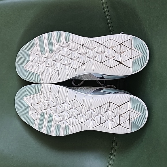 Nike Flex TR 9s, size US 10, wolf grey (light green) - Picture 4 of 5